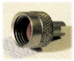 Datei:Schrader valve cap.JPG