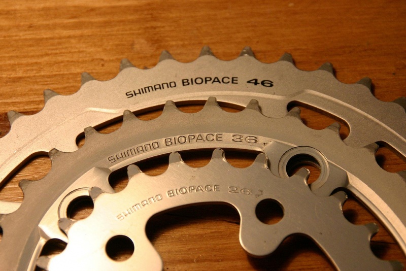 Datei:Kettenblätter Shimano Biopace.jpg